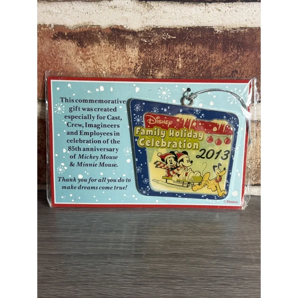 2013 Disney Cast Exclusive Family Holiday Christmas Ornament Mickey & Minnie